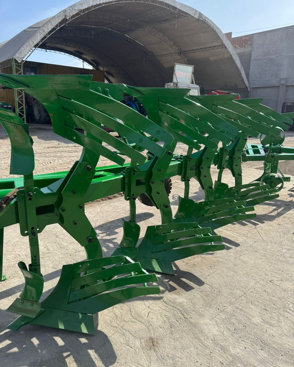ARADO DE VERTEDERA DE 4 CUERPOS PESADO